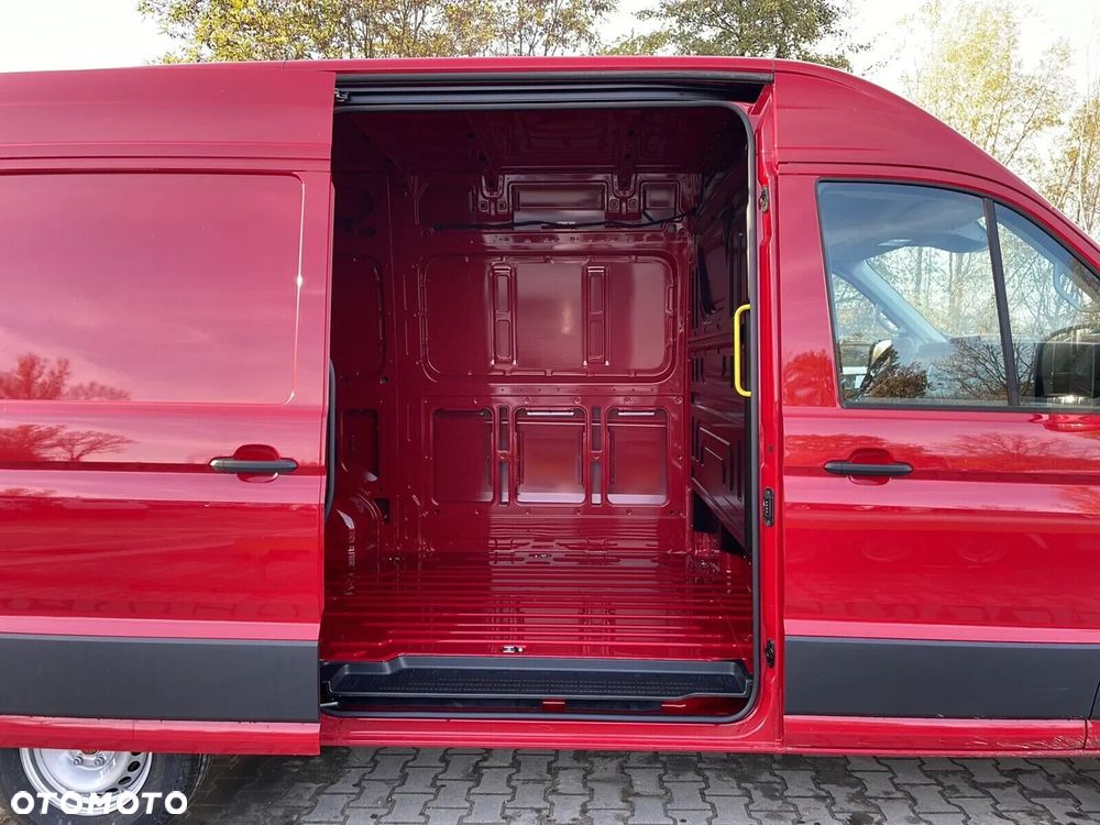 Volkswagen Crafter 35 Furgon z wysokim dachem silnik: 2,0 l EU6 177 KM automatyczna r. o.: 3640 mm - 9