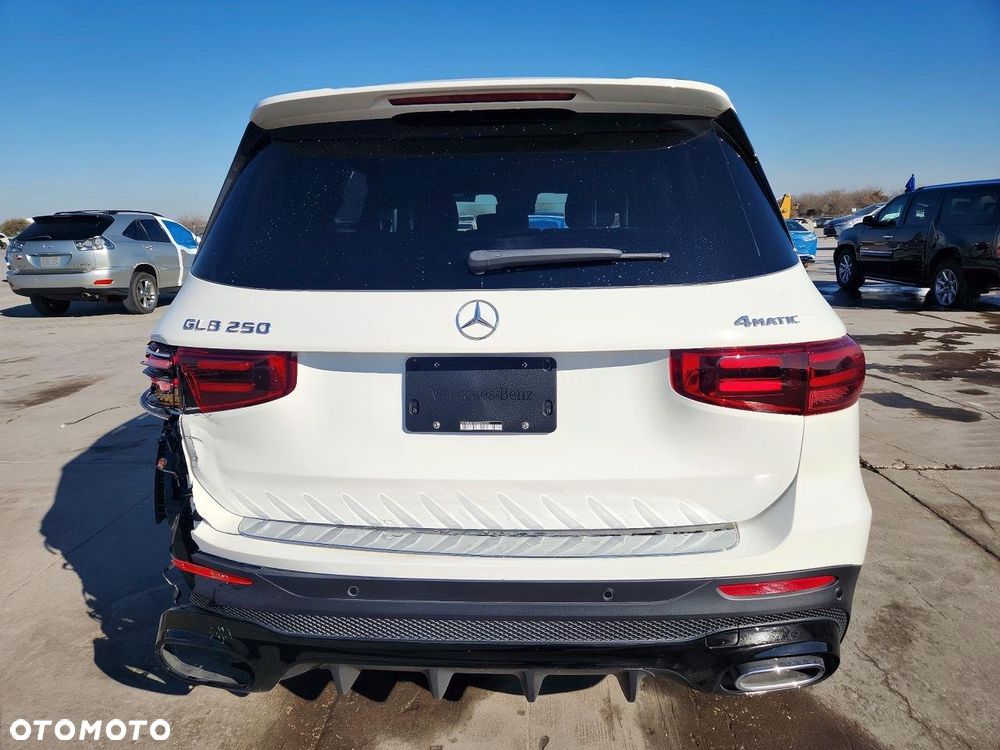 Mercedes-Benz GLB 250 4Matic 8G-DCT AMG Line - 3