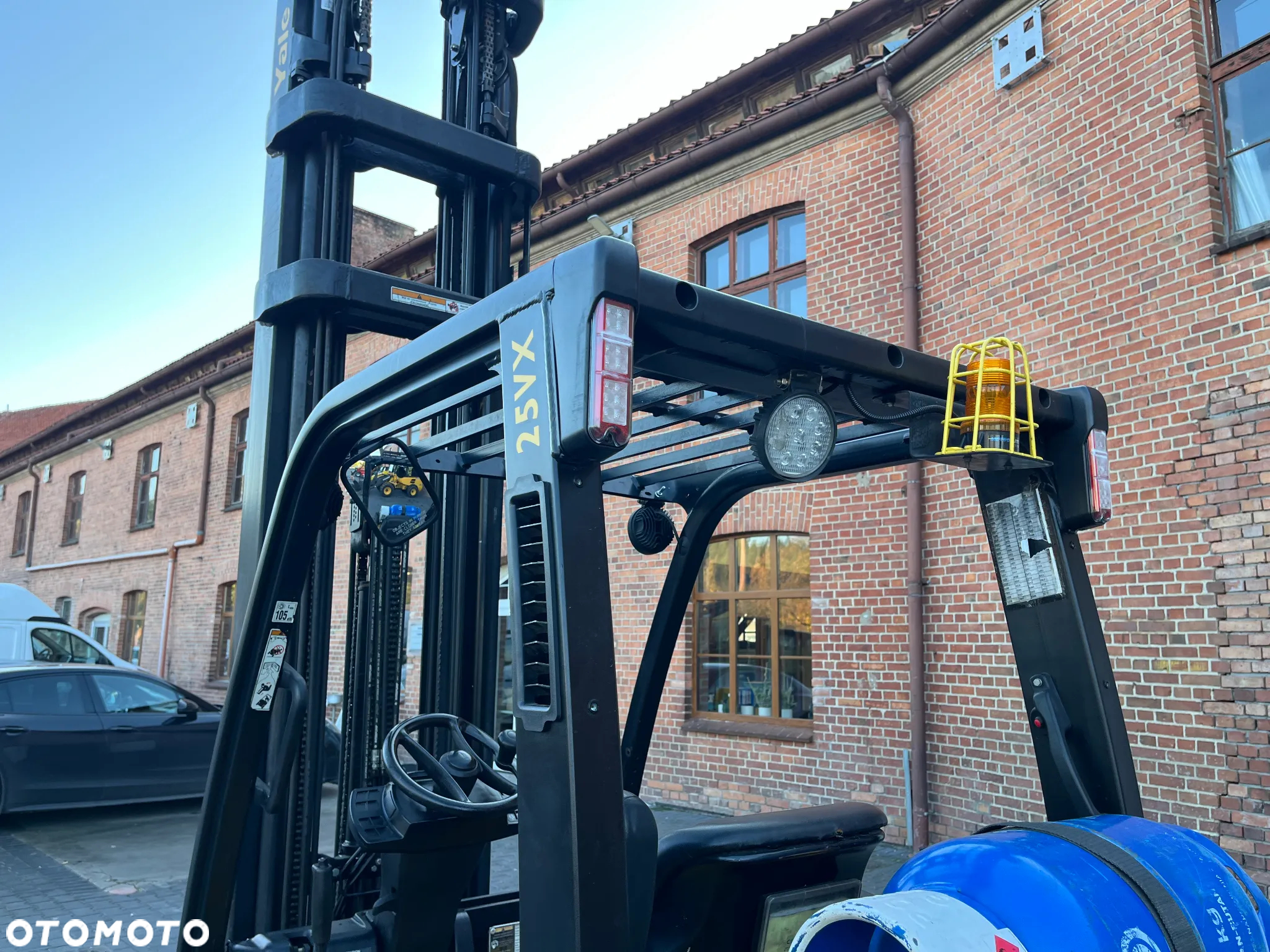 Yale GLC25VX - 16