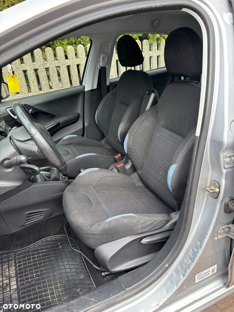 Peugeot 208 - 10