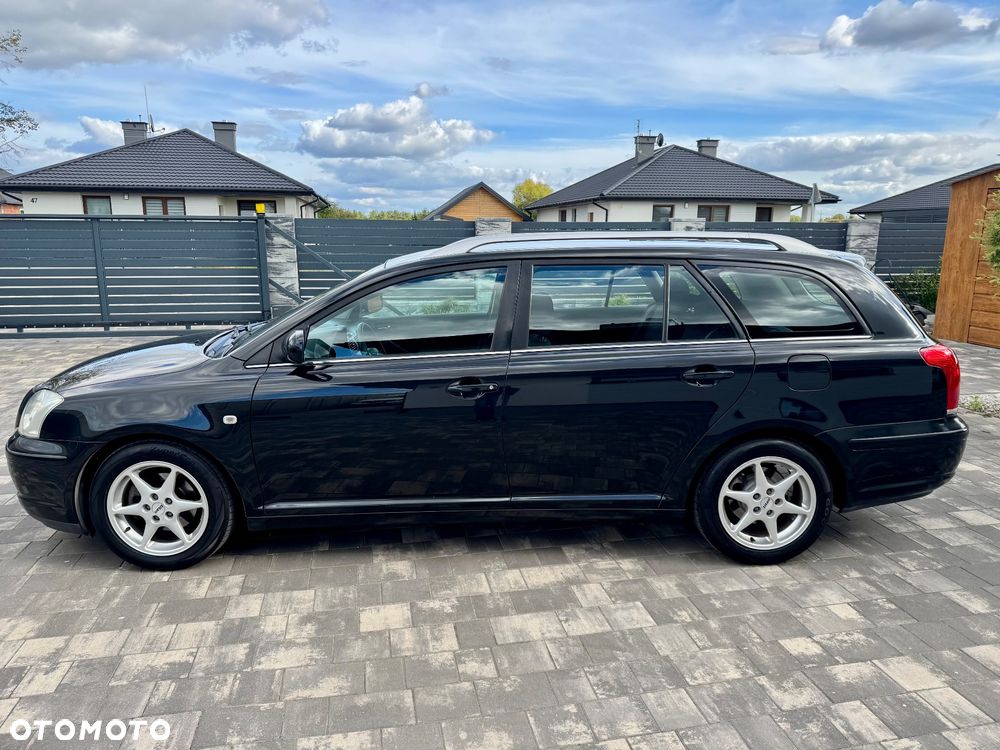 Toyota Avensis - 17