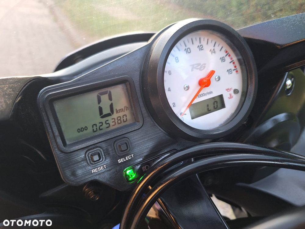 Yamaha R6 - 11