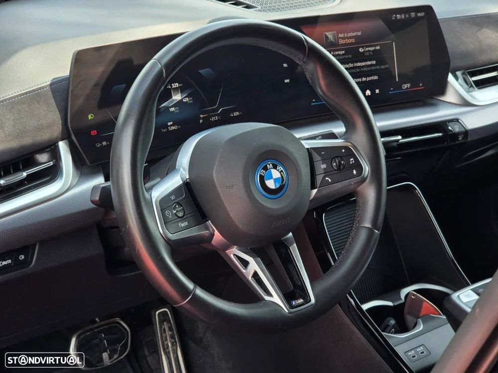 BMW iX2 eDrive20 Pack Desportivo M - 14