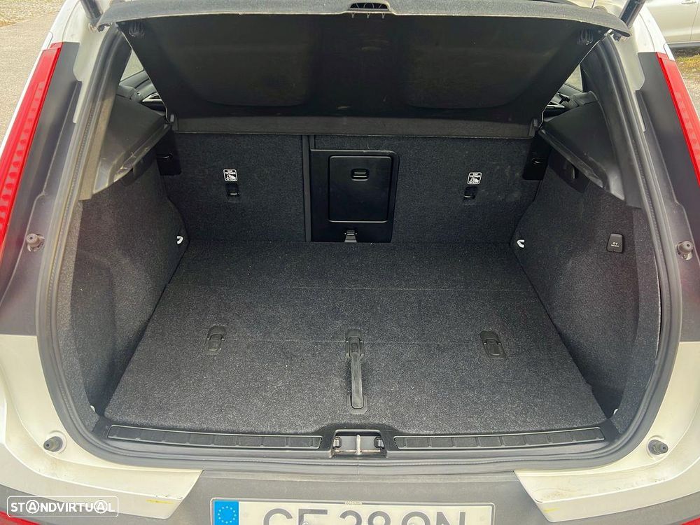 Volvo XC 40 2.0 B3 Black Edition - 12