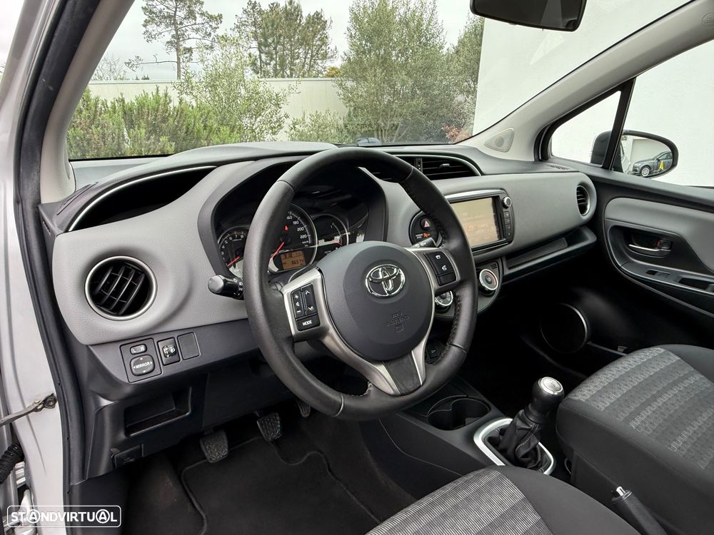 Toyota Yaris 1.0 VVT-i Comfort c/ Design-Pack - 15
