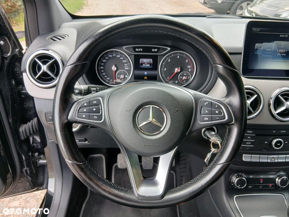 Mercedes-Benz Klasa B 180 d Edition - 20