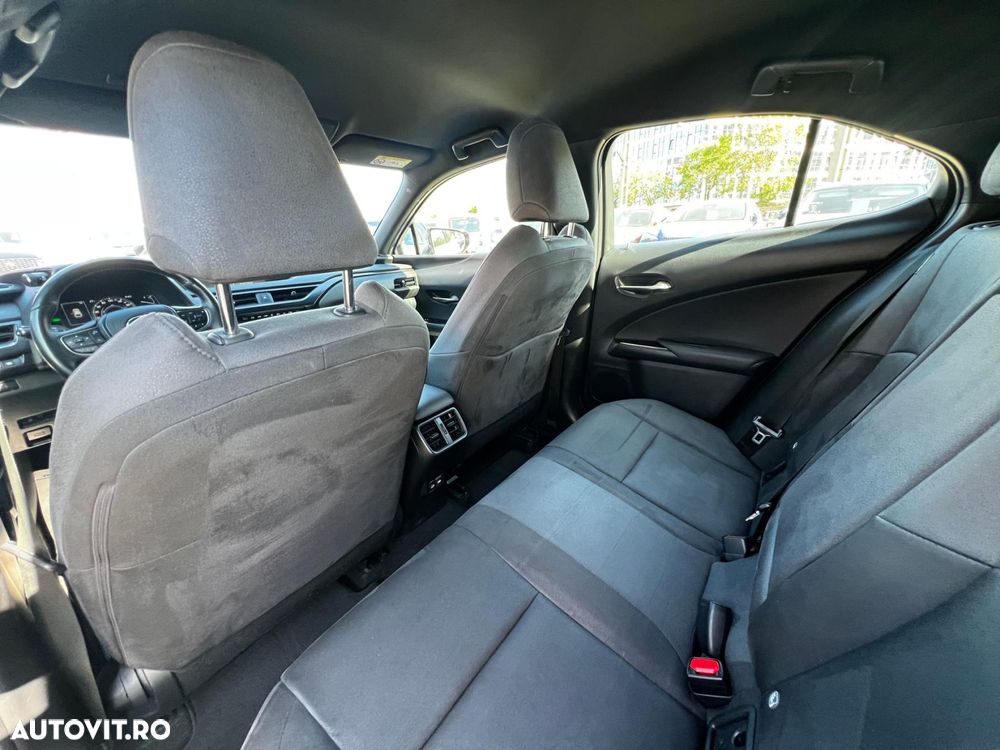 Lexus UX 250h FWD Business - 11