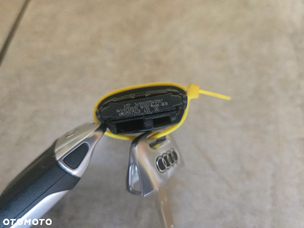 AUDI KLUCZYK PILOT 4M0959754CF - 3