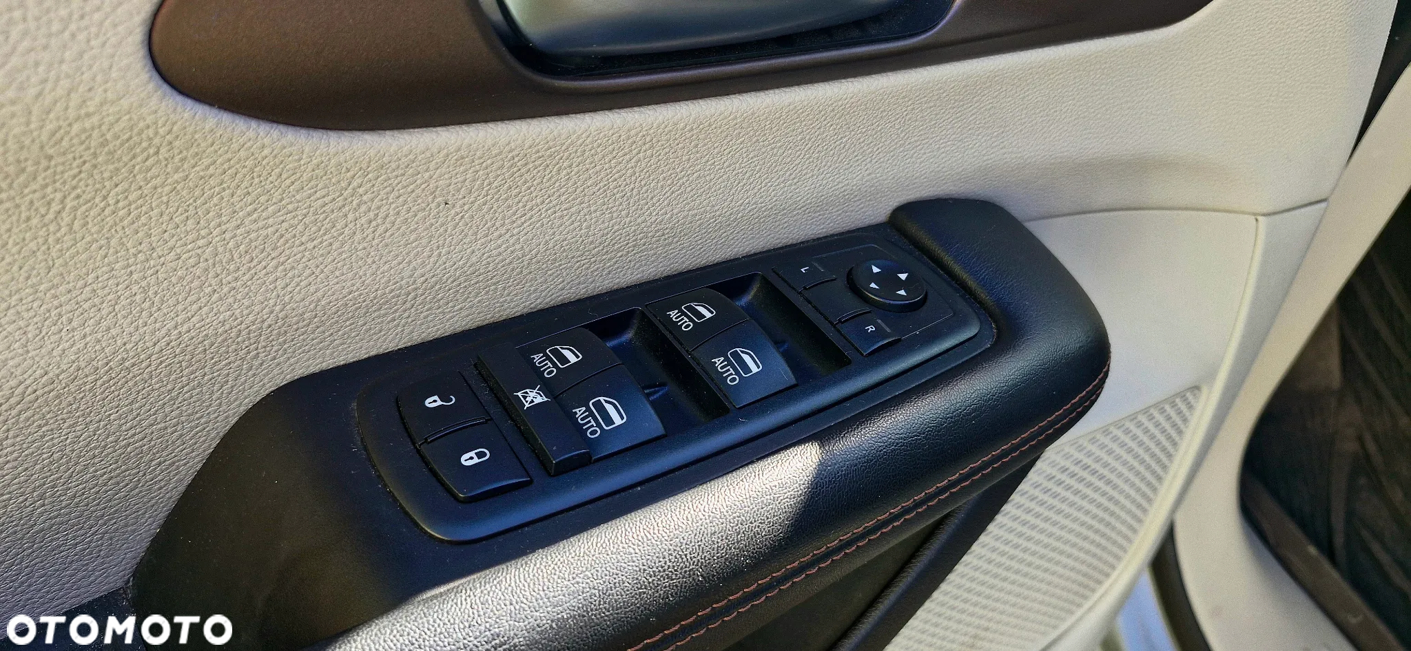Chrysler Pacifica - 27