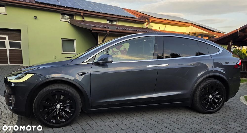 Tesla Model X - 3