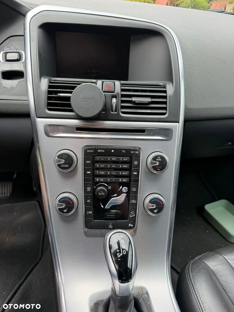 Volvo XC 60 D4 AWD Momentum - 2