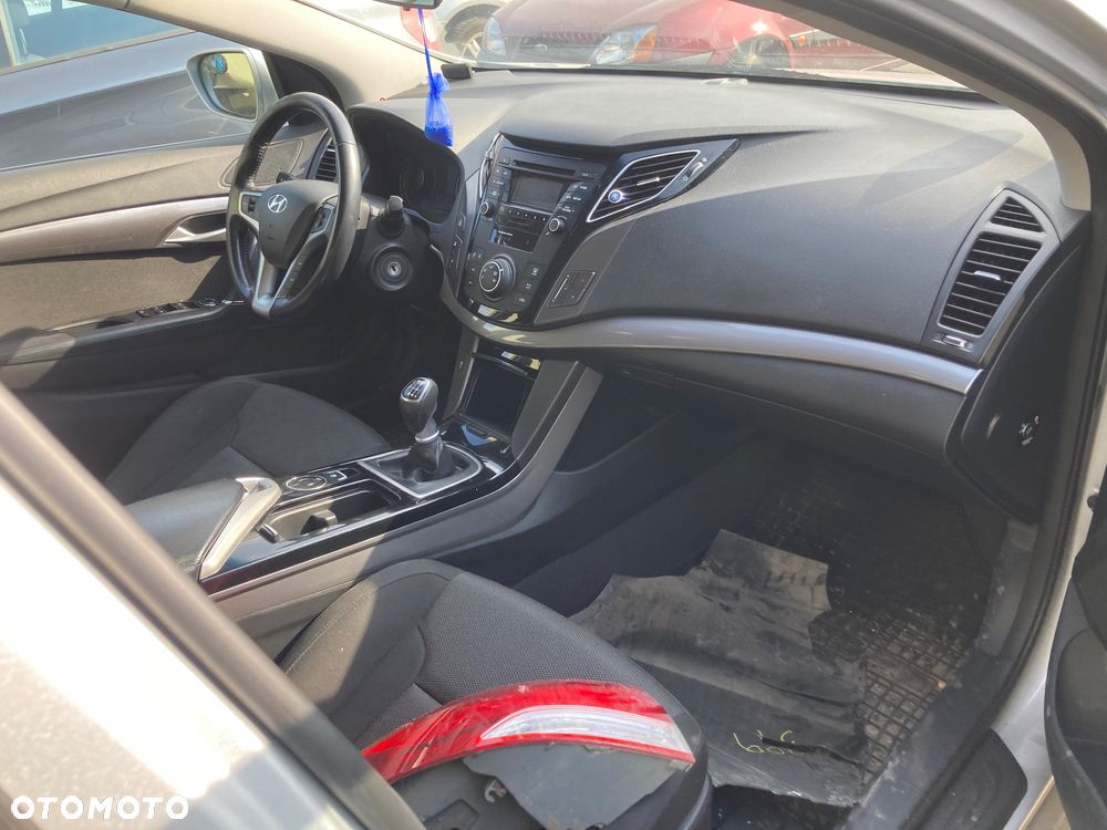 Hyundai i40 Kombi 1.6 Trend - 12