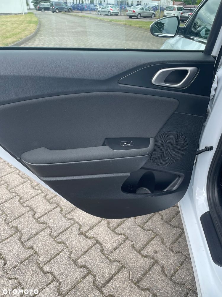 Kia Ceed 1.5 T-GDI M - 23