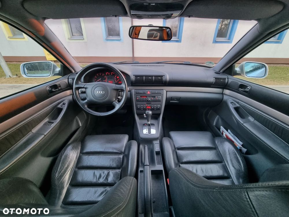Audi A4 Limousine - 8