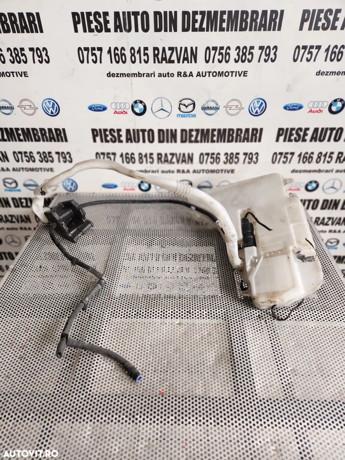Bidonas Vas Lichid Parbriz Stropgel Complet Bmw Seria 7 F01 F02 F03 F04 Bidonas Lichid Parbriz Bmw - 1