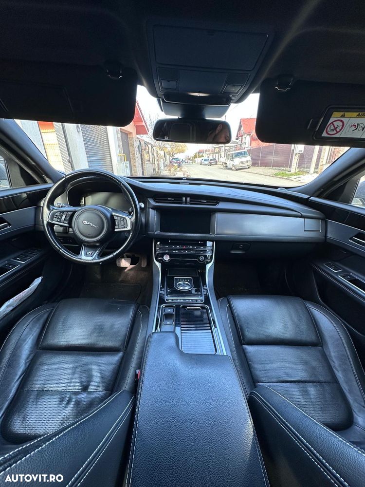 Jaguar XF 20d RWD R-Sport - 4