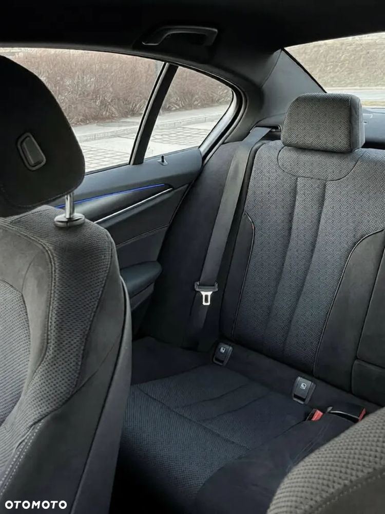 BMW Seria 5 520d M Sport Edition - 9