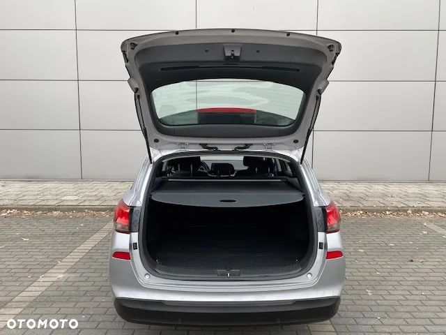 Hyundai i30 1.5 DPI Classic + - 23