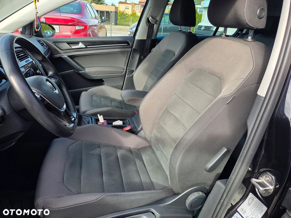 Volkswagen Golf - 6