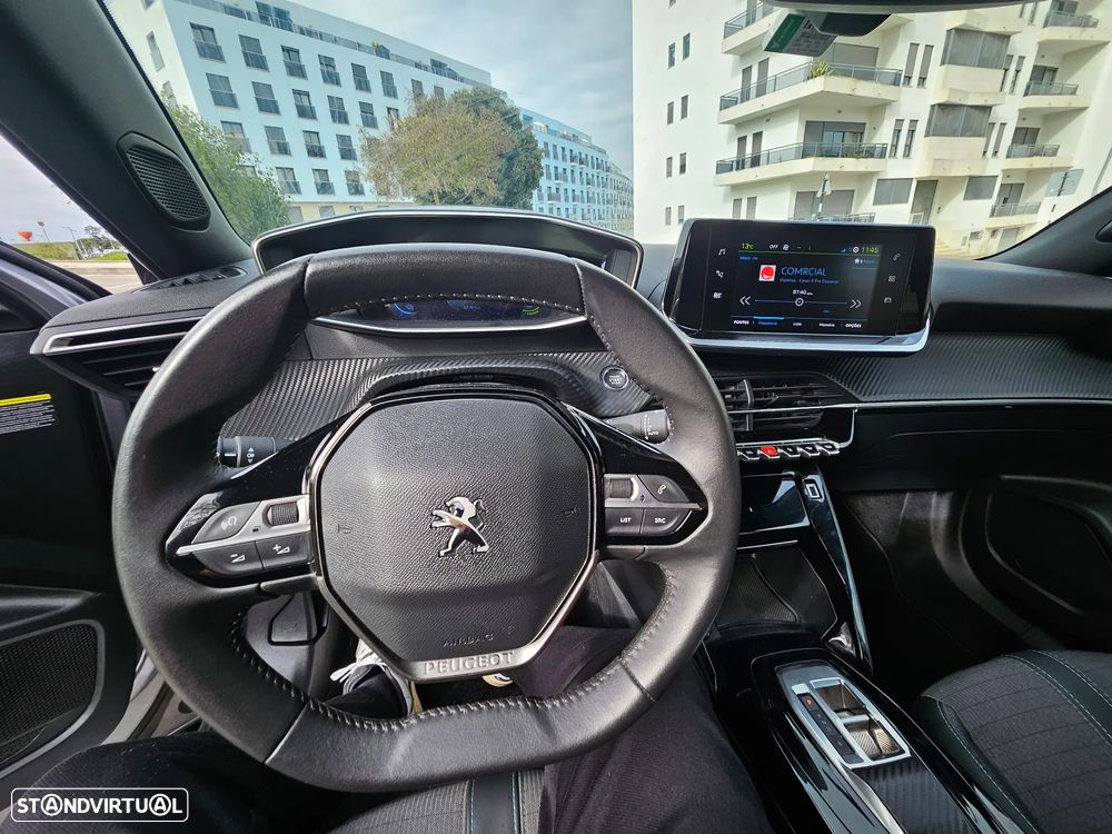 Peugeot e-2008 Allure - 9