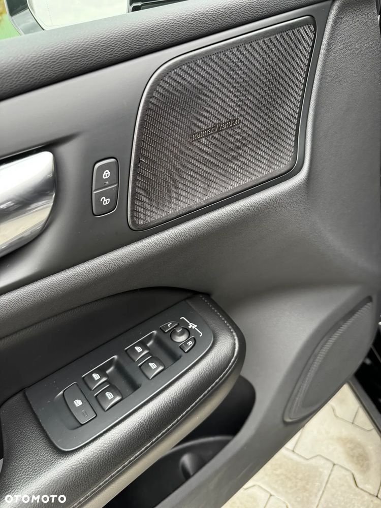 Volvo V60 B4 B DKG Momentum - 12