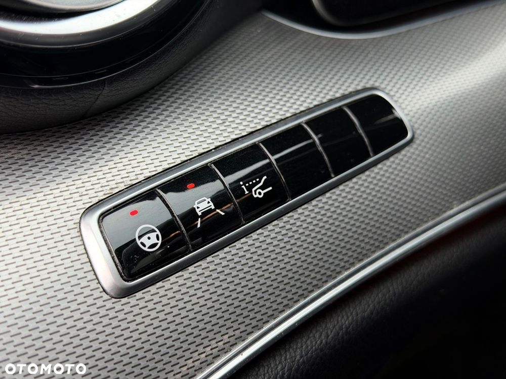 Mercedes-Benz Klasa E 220 d 4Matic 9G-TRONIC AMG Line - 36
