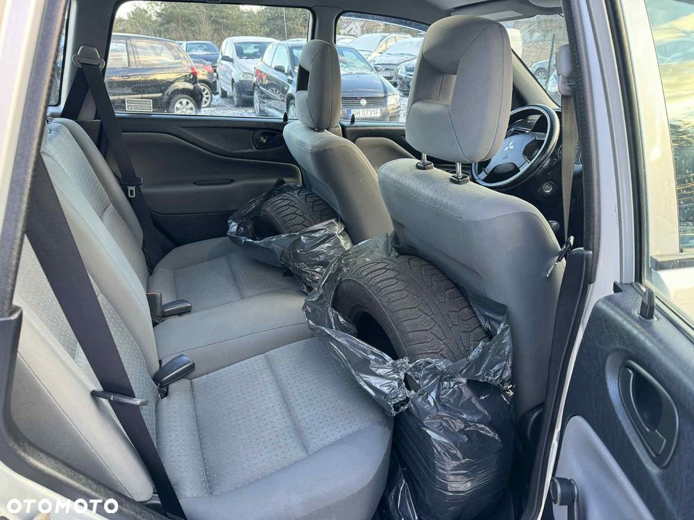 Mitsubishi Space Star 1.6 Family - 12