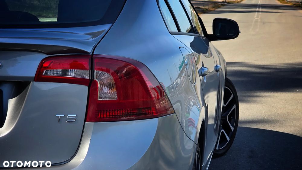 Volvo S60 T5 Drive-E Dynamic Edition (Momentum) - 9