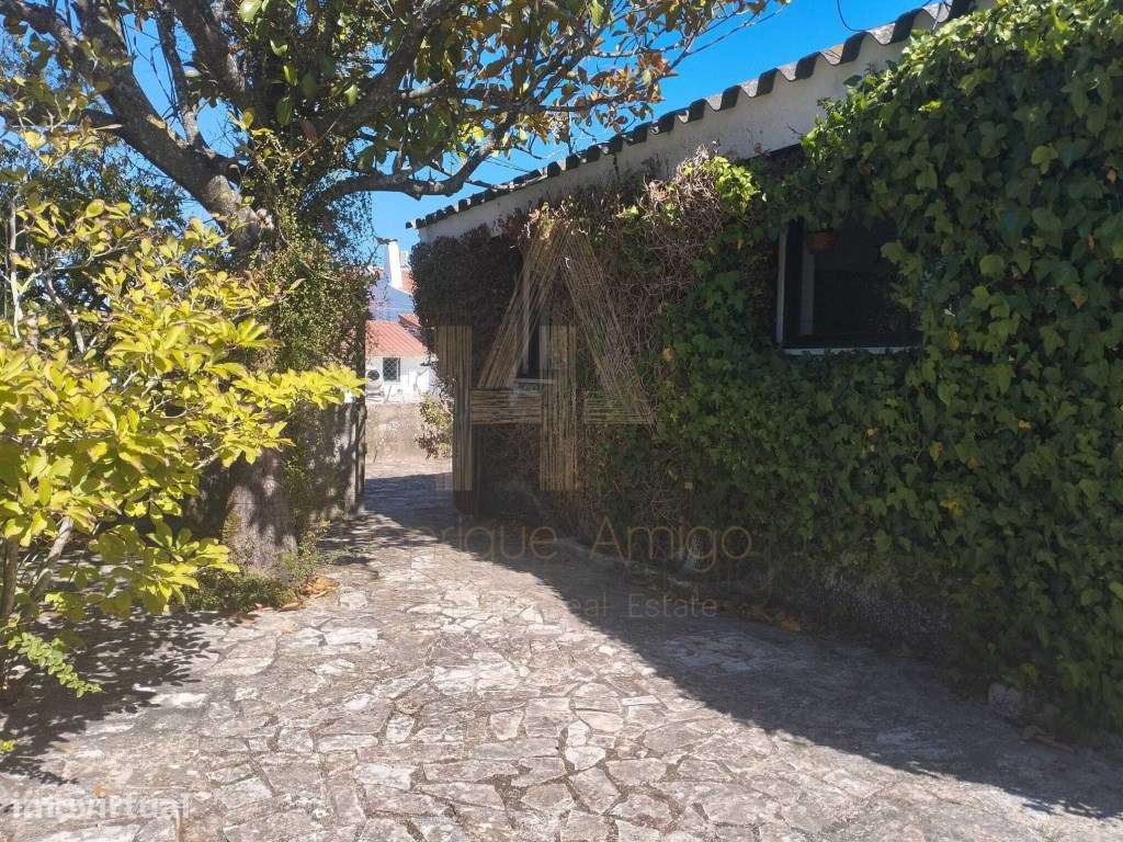 Moradia isolada T4 na Cotovia - localização central, espaçosa e com... - Grande imagem: 5/27