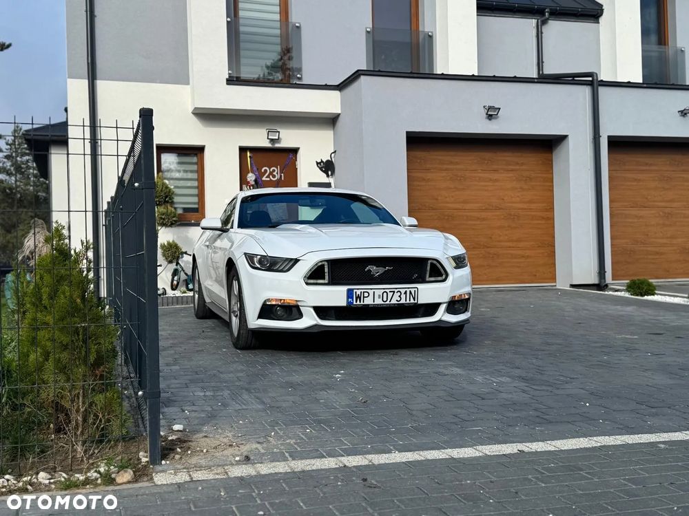 Ford Mustang - 4