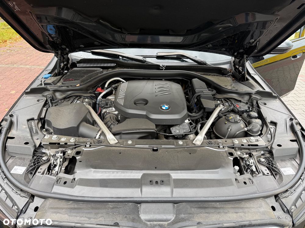 BMW Seria 5 520d xDrive mHEV - 9