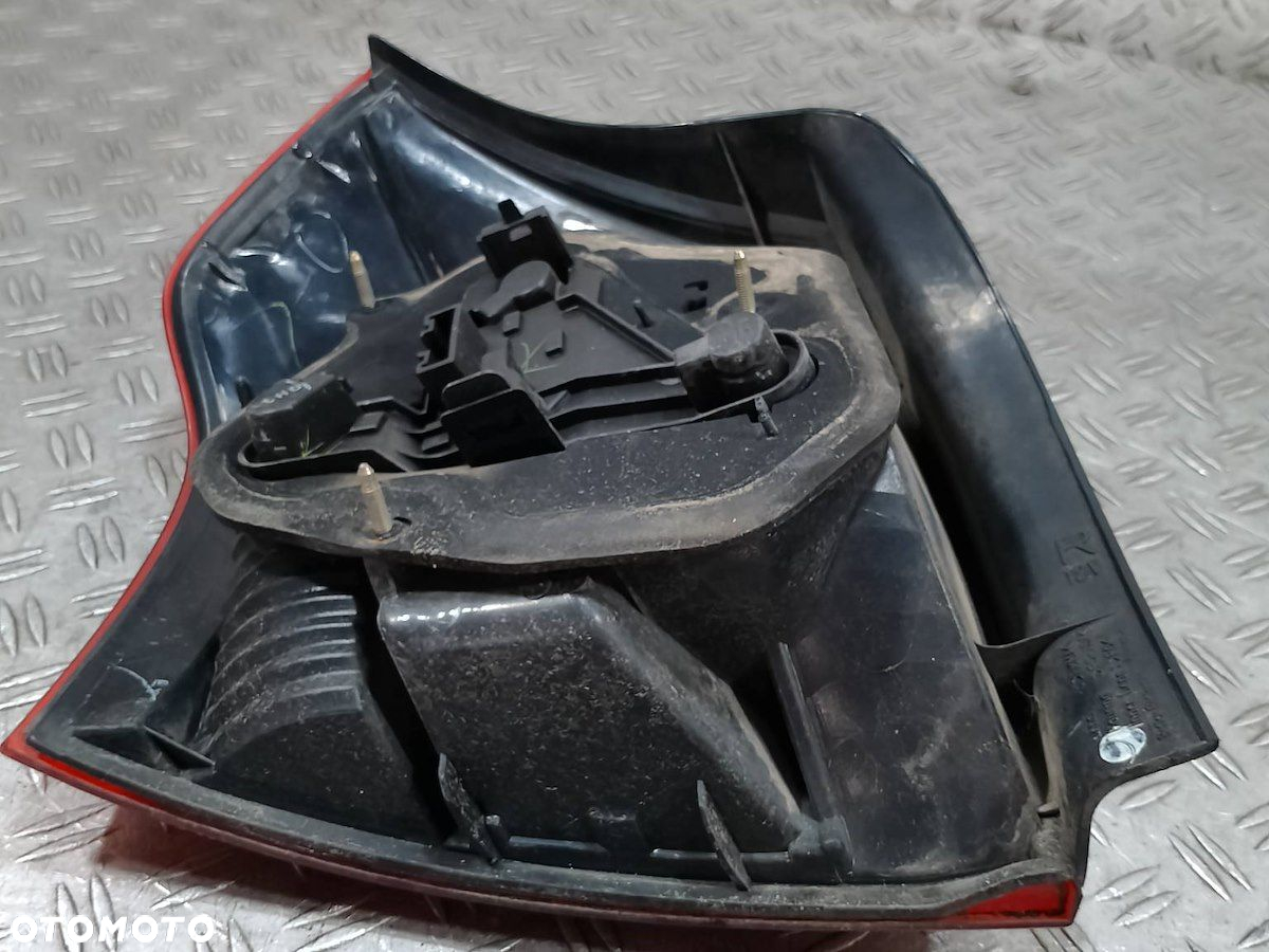 LAMPA TYLNA PRAWA TOYOTA COROLLA E12 HATCHBACK - 4