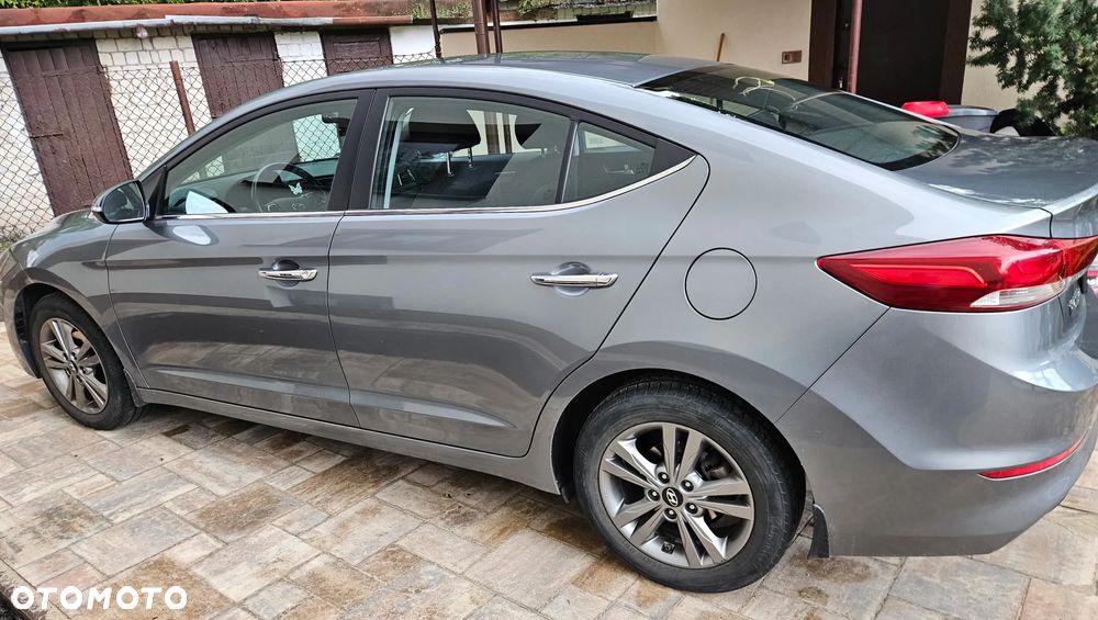 Hyundai Elantra 1.6 Comfort - 4