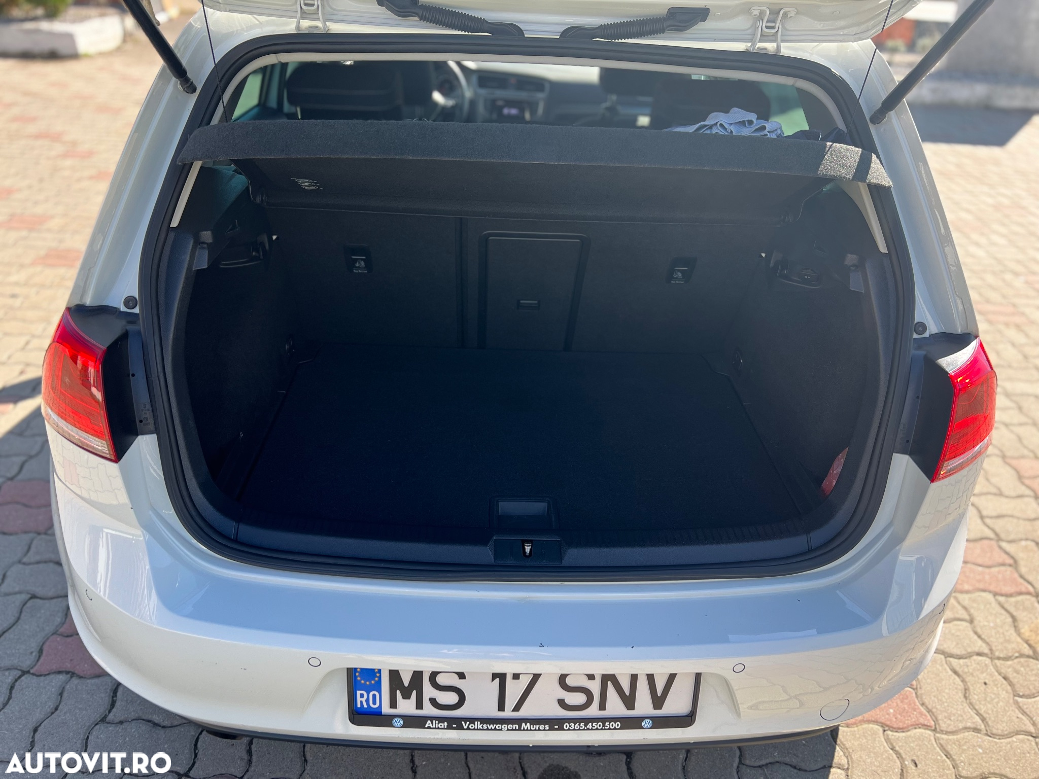 Volkswagen Golf 1.6 TDI BlueMotion Technology Lounge - 15
