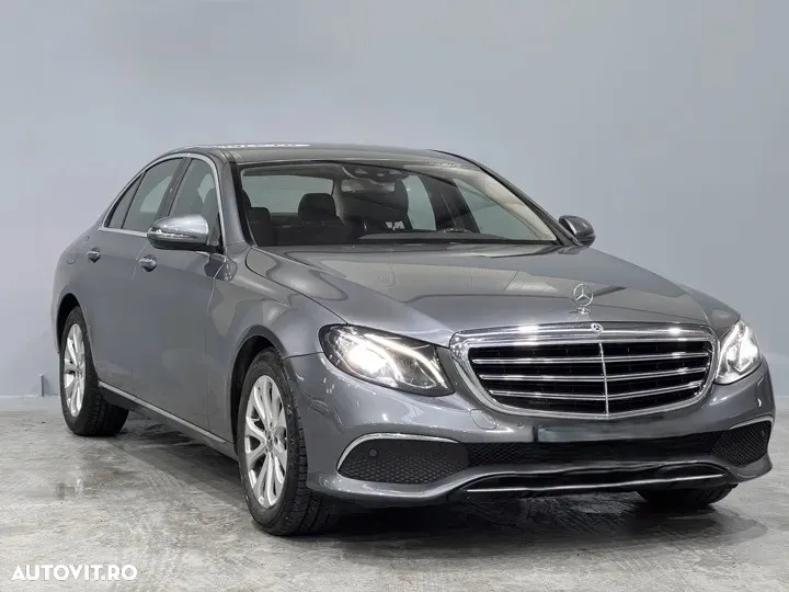 Mercedes-Benz E 220 d 4Matic 9G-TRONIC Exclusive - 4