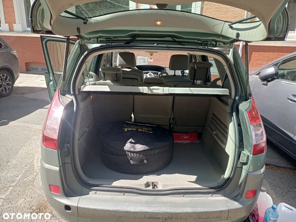 Renault Scenic 1.6 Confort Privilege - 10