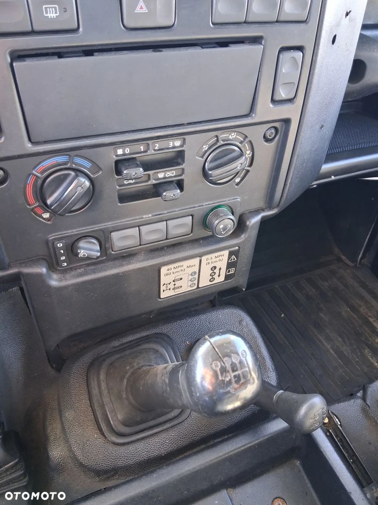 Land Rover Defender 90 Hard Top E - 15