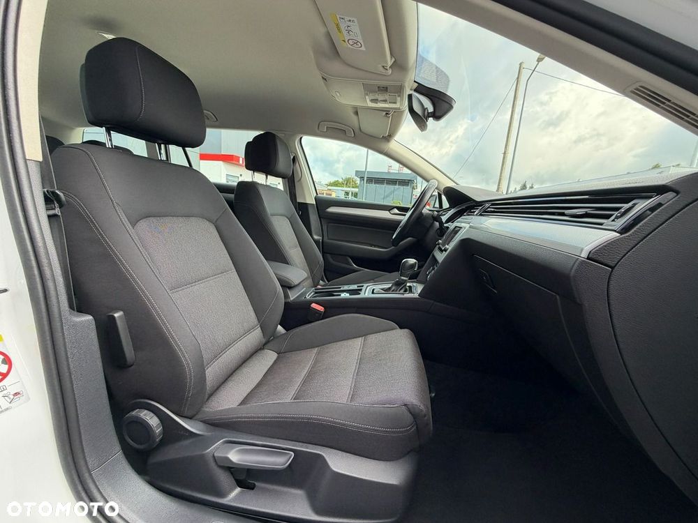 Volkswagen Passat - 33