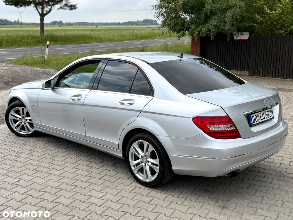 Mercedes-Benz Klasa C 180 CGI Automatik BlueEFFICIENCY Avantgarde - 22