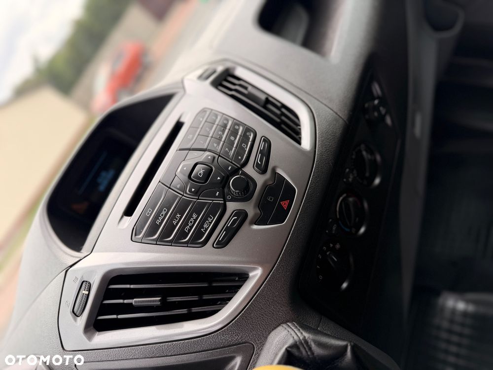 Ford Custom - 11