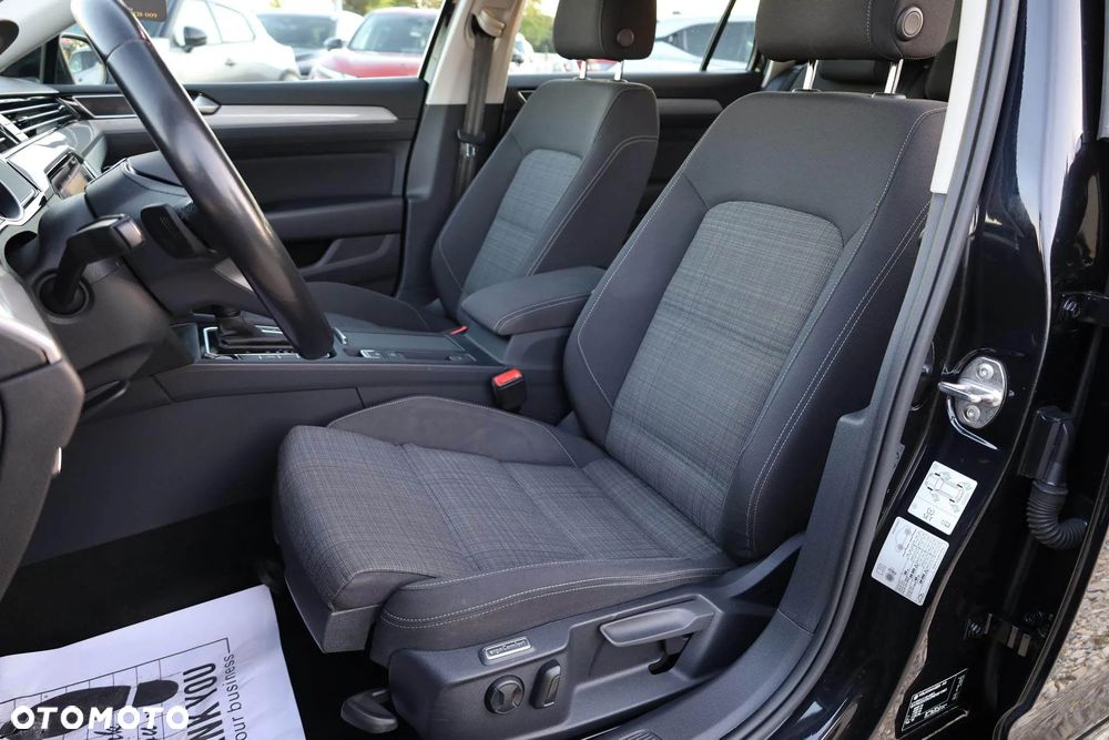 Volkswagen Passat - 36