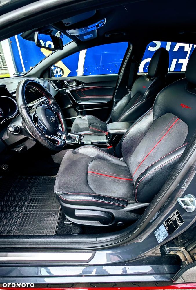 Kia ProCeed - 12