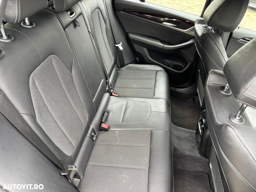 BMW X3 xDrive20i AT xLine - 16
