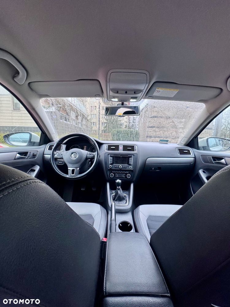 Volkswagen Jetta 1.6 TDI Highline Optimum - 9