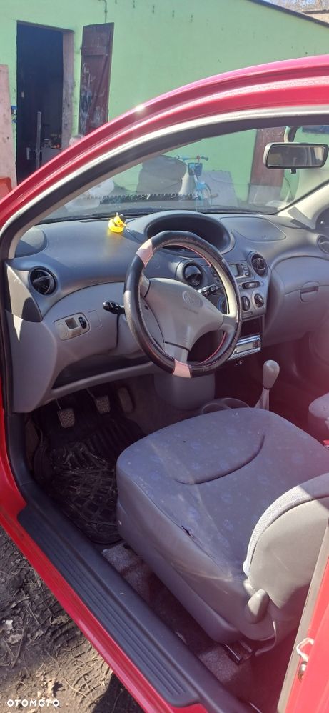 Toyota Yaris - 4