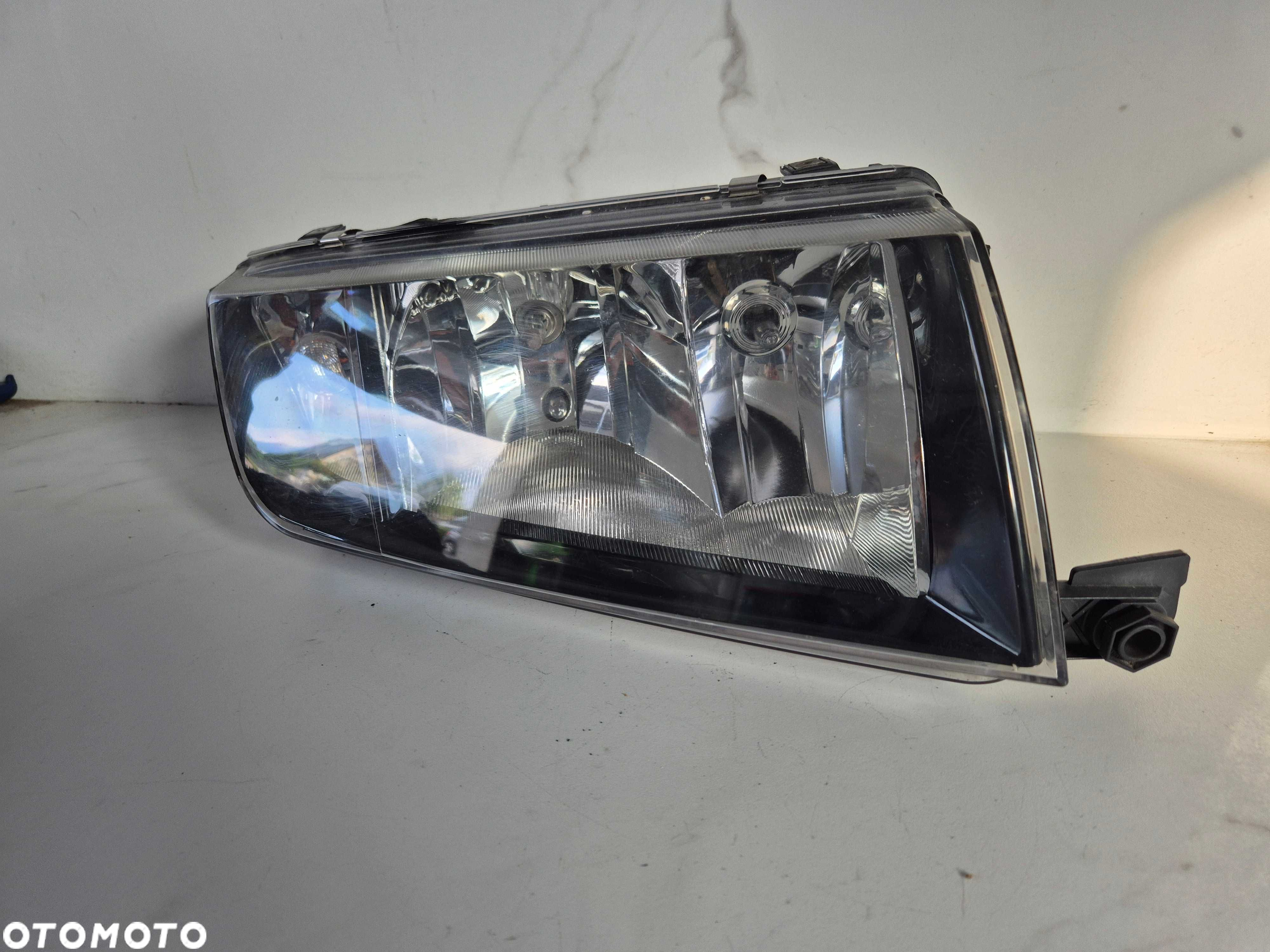 skoda fabia I lampa przednia prawa prawy przód przednia europa igła - 4