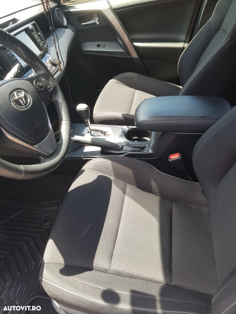 Toyota RAV4 - 8