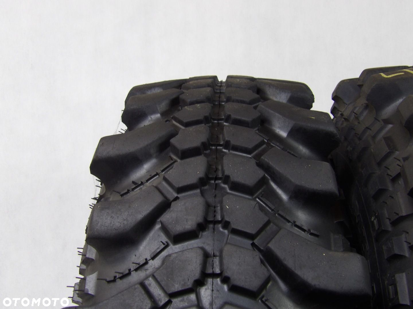 KOŁA ALUMINIOWE JEEP CHEROKEE XJ 33X10,50-15 SILVERSTONE - 2