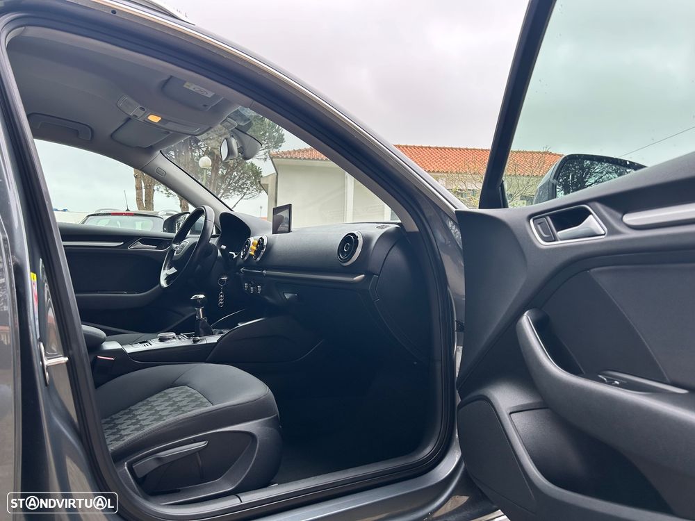 Audi A3 Sportback 1.6 TDI Attraction Ultra - 11