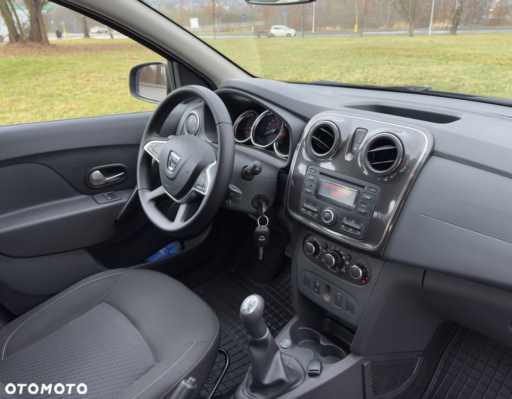 Dacia Logan TCe 90 S&S Celebration - 17